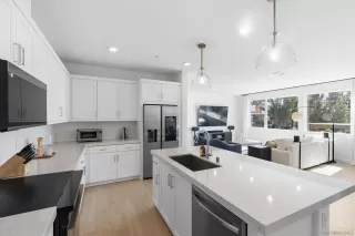 Photo #5: 260008840 Listing