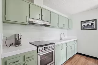 Photo #4: 260008857 Listing