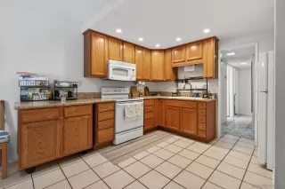 Photo #4: 260008947 Listing 