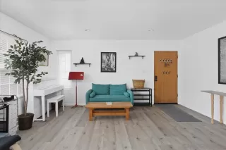 Photo #2: 260008954 Listing