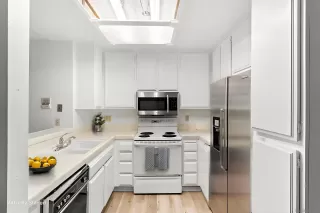 Photo #4: 260008980 Listing 