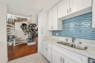 Photo #6: 260008984 Listing