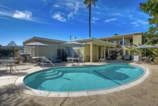 Photo #1: 260009039 Listing 