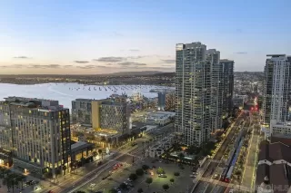 Browse active condo listings in ELECTRA