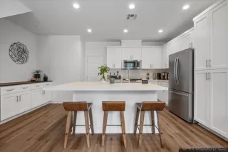 Photo #2: 260009490 Listing 