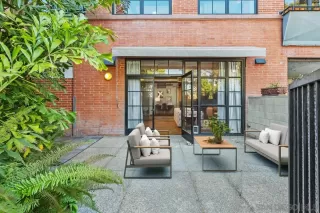 Photo #4: 260009843 Listing 