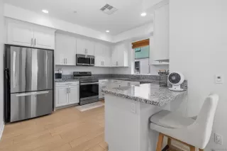 Photo #2: 260009905 Listing 