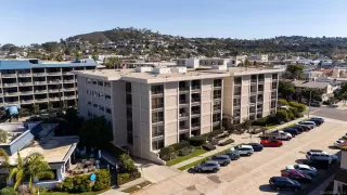 Photo #1: 2600100 Listing 