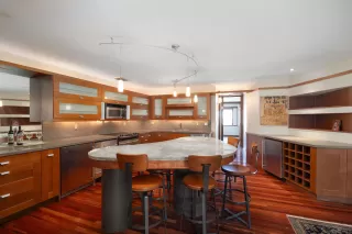 Photo #5: 2600100 Listing 