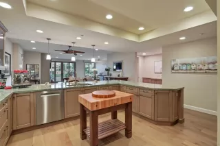 Photo #4: 260010157 Listing 