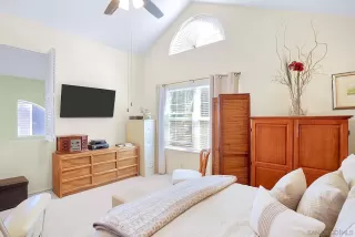 Photo #5: 260010730 Listing