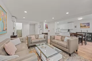 Browse active condo listings in LA JOLLA SHORES HEIGHTS