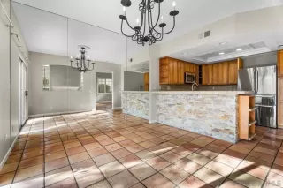 Photo #4: 260011121 Listing 