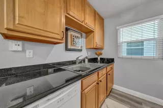 Photo #6: 260011160 Listing