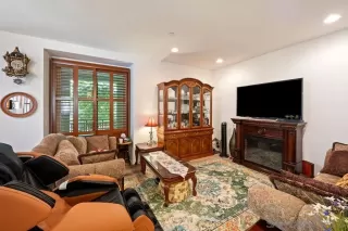 Photo #2: 260011276 Listing 