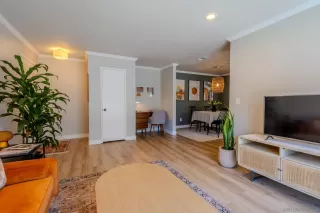 Photo #4: 260011389 Listing