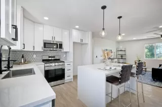 Photo #3: 260011406 Listing