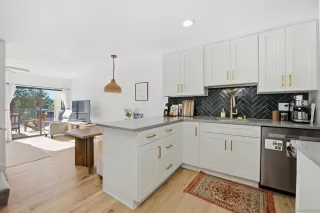 Photo #1: 260011452 Listing 