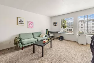 Photo #4: 260011492 Listing