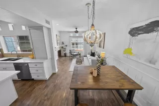 Photo #4: 260011629 Listing
