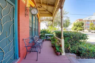 Photo #1: 260011632 Listing