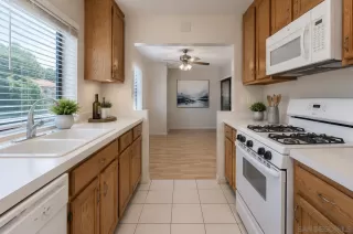 Photo #4: 260011653 Listing