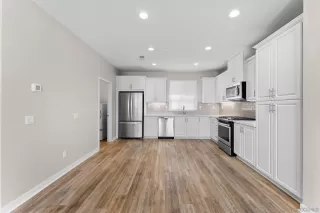 Photo #5: 260011790 Listing