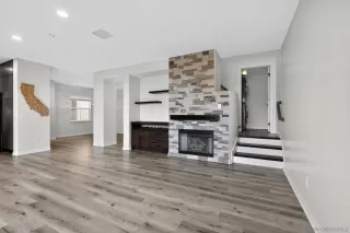 Photo #2: 260011879 Listing 