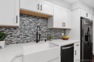 Photo #6: 260011902 Listing 