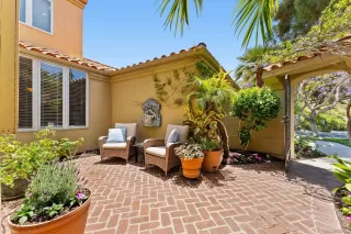 Photo #2: 260011914 Listing