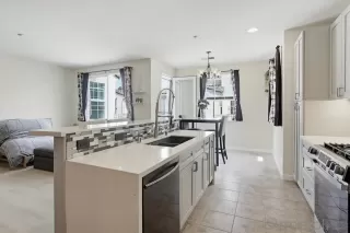 Photo #2: 260011935 Listing