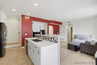 Photo #3: 260011935 Listing