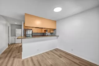 Photo #5: 260011962 Listing