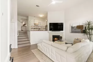 Photo #4: 260011972 Listing