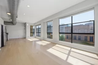 Photo #4: 260012030 Listing