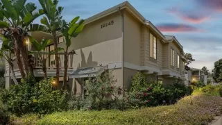 Photo #2: 260012092 Listing