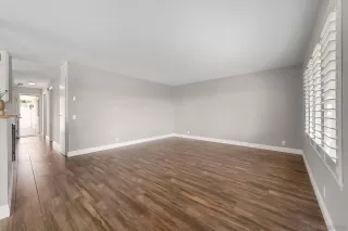 Photo #4: 260012116 Listing