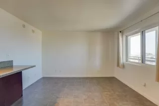 Photo #6: 260012156 Listing