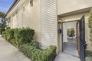 Photo #2: 260012196 Listing