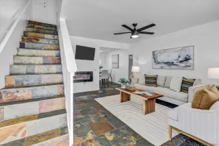 Photo #3: 260012237 Listing