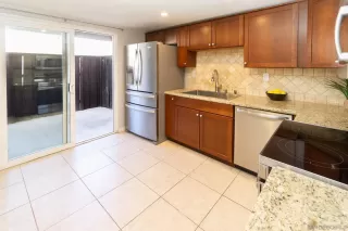 Photo #2: 260012293 Listing