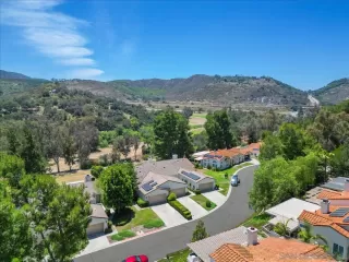 Photo #4: 260012349 Listing