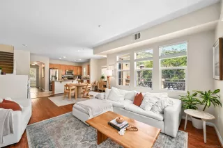 Photo #2: 260012379 Listing