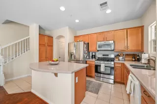 Photo #5: 260012379 Listing