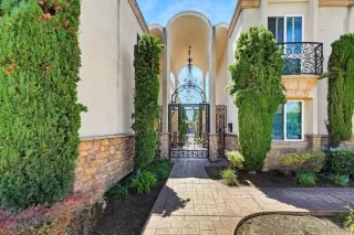 Photo #1: 260012396 Listing