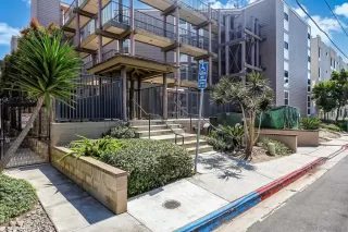 Photo #2: 260012413 Listing