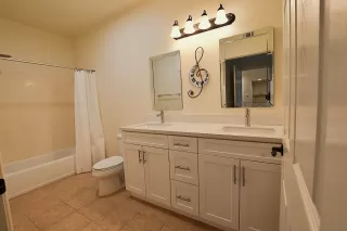 Photo #3: 260012426 Listing