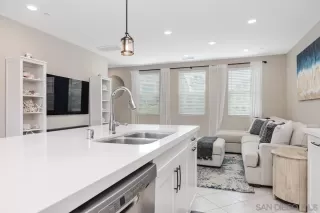 Photo #5: 260012470 Listing