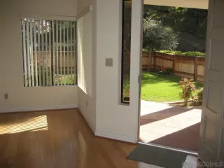 Photo #3: 260012494 Listing