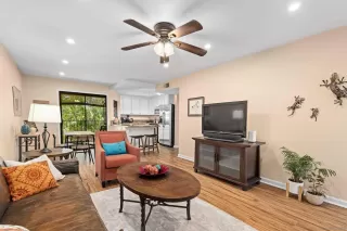 Photo #3: 260012561 Listing